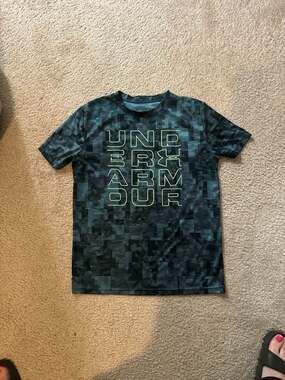 Under Armour Youth XL HeatGear Graphic T-Shirt Teal Digital Print